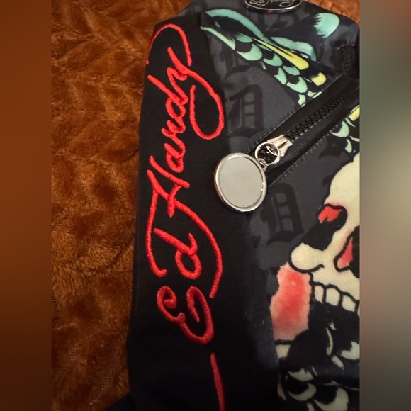 NWT Ed Hardy Black and Red Sling Bag/Bum Bag with Skull Design - Picture 6 of 14